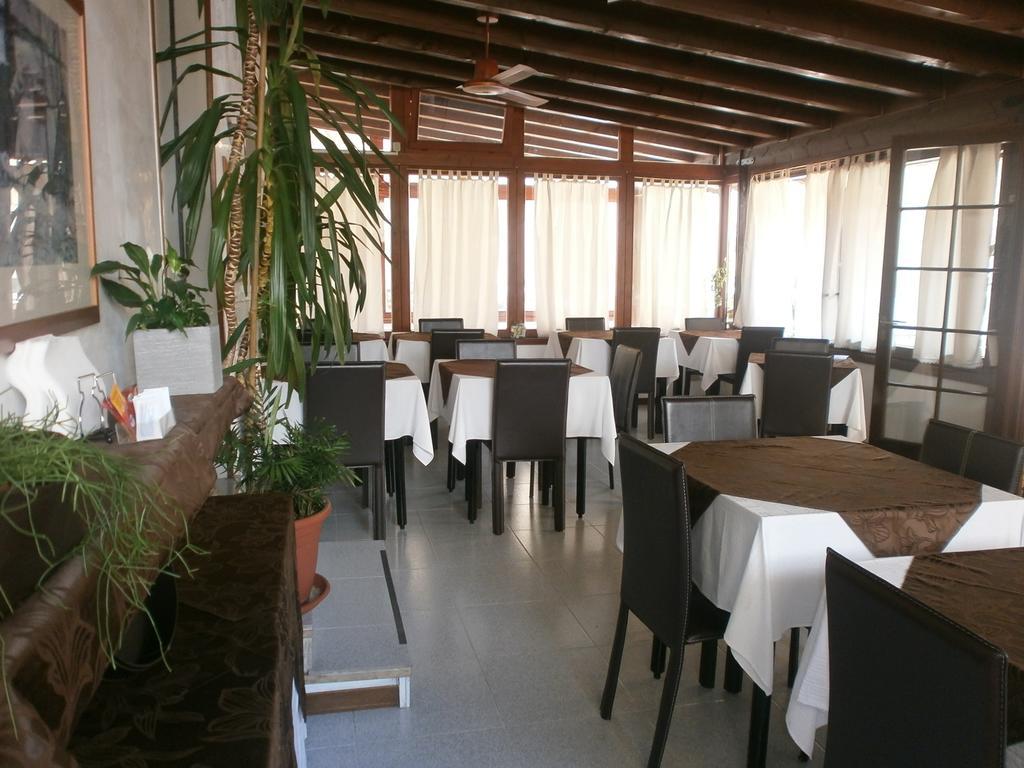 Albergo Al Pescatore Бренцоне-суль-Гарда Экстерьер фото