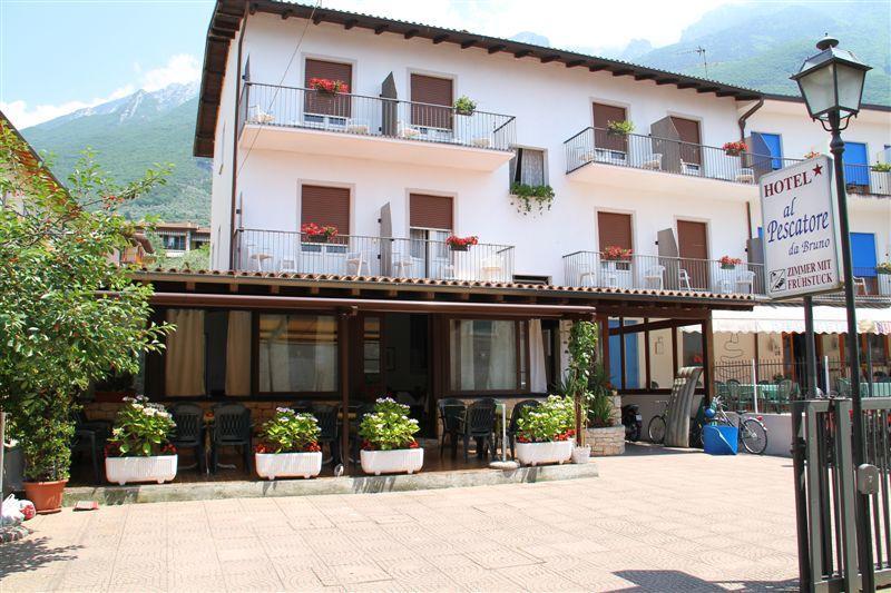 Albergo Al Pescatore Бренцоне-суль-Гарда Экстерьер фото