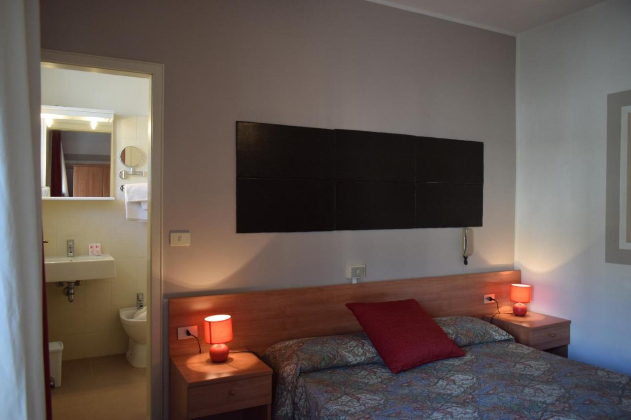 Albergo Al Pescatore Бренцоне-суль-Гарда Экстерьер фото