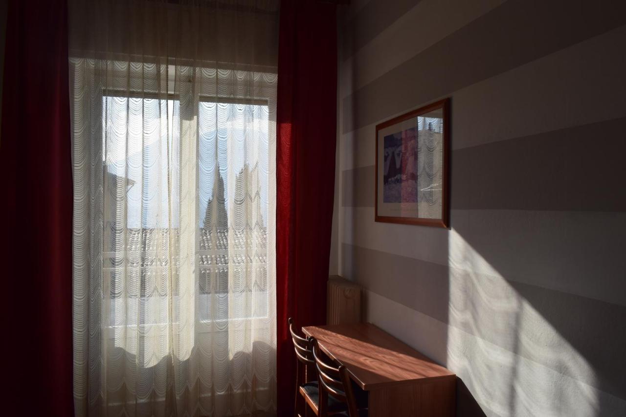 Albergo Al Pescatore Бренцоне-суль-Гарда Экстерьер фото