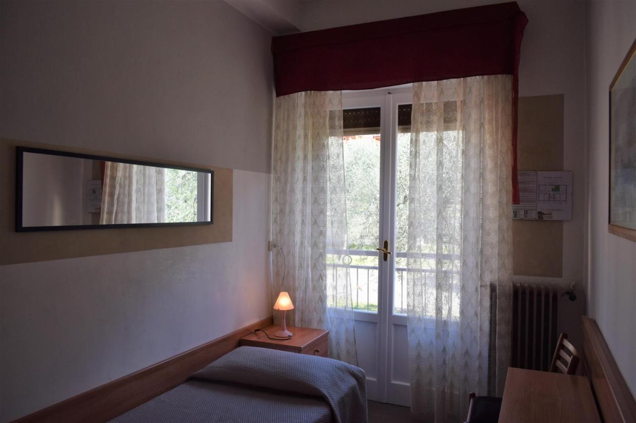 Albergo Al Pescatore Бренцоне-суль-Гарда Экстерьер фото