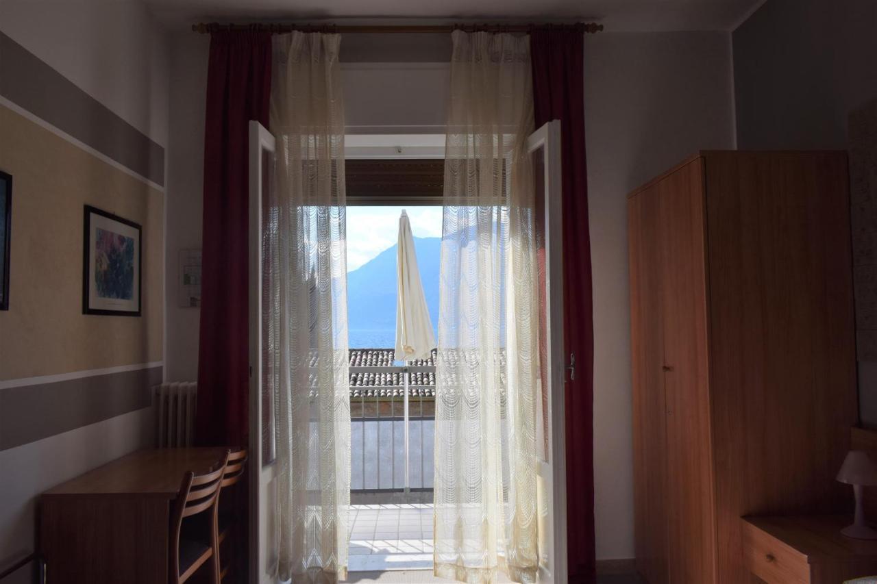 Albergo Al Pescatore Бренцоне-суль-Гарда Экстерьер фото