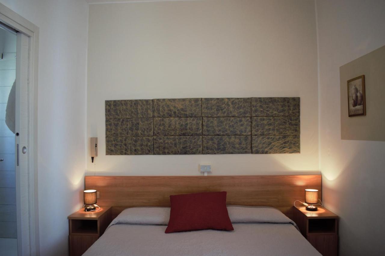 Albergo Al Pescatore Бренцоне-суль-Гарда Экстерьер фото
