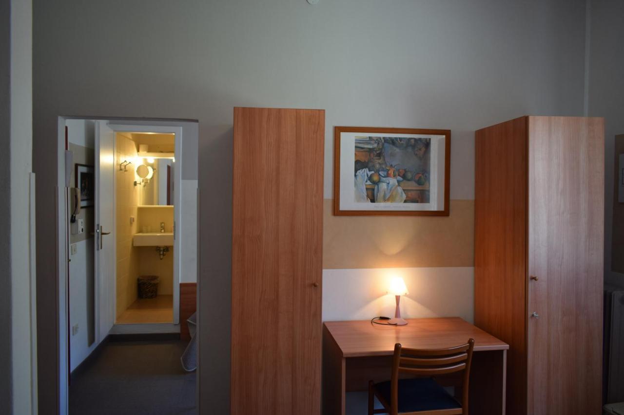 Albergo Al Pescatore Бренцоне-суль-Гарда Экстерьер фото