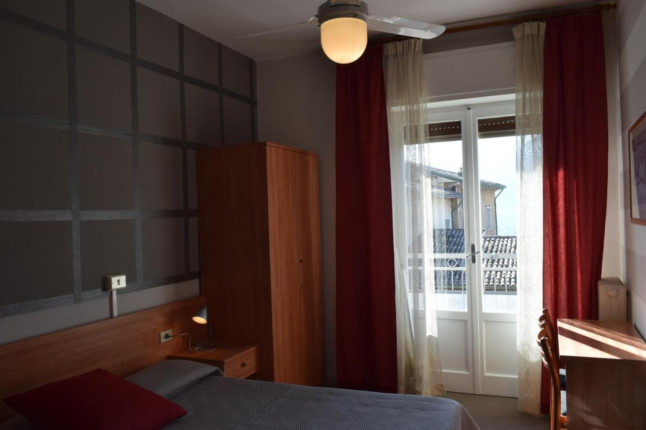 Albergo Al Pescatore Бренцоне-суль-Гарда Экстерьер фото