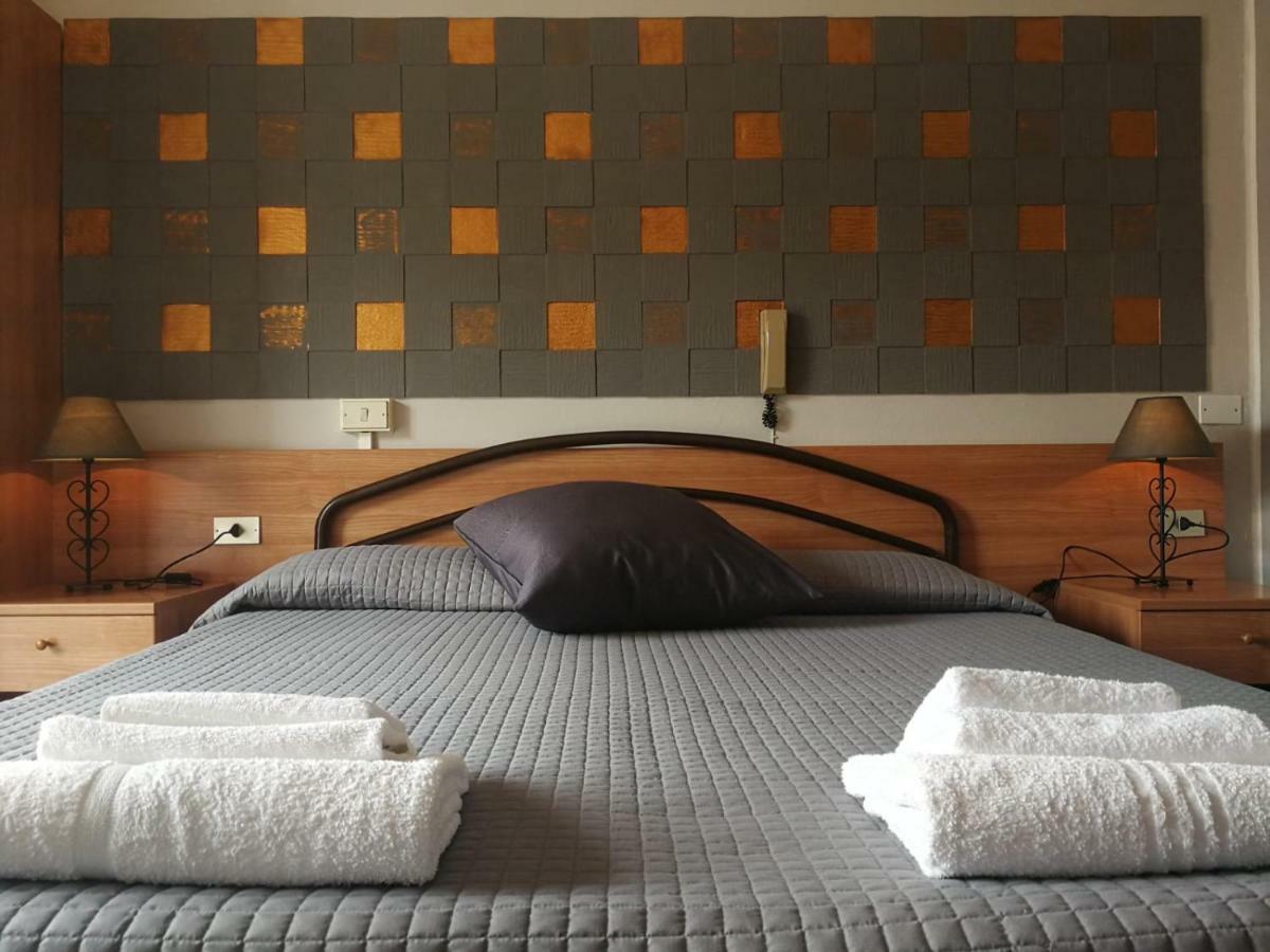 Albergo Al Pescatore Бренцоне-суль-Гарда Экстерьер фото