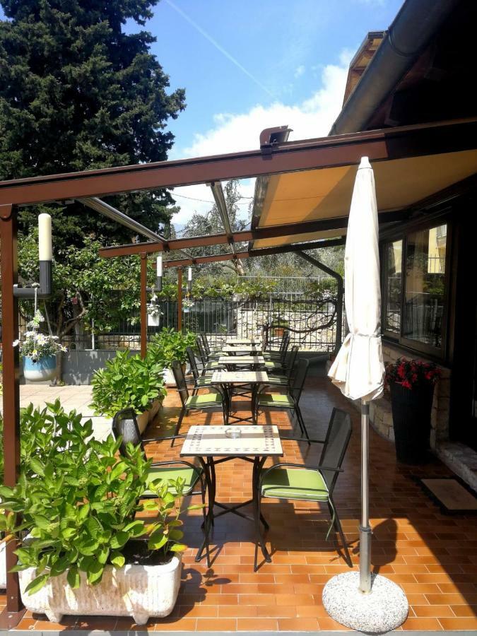 Albergo Al Pescatore Бренцоне-суль-Гарда Экстерьер фото